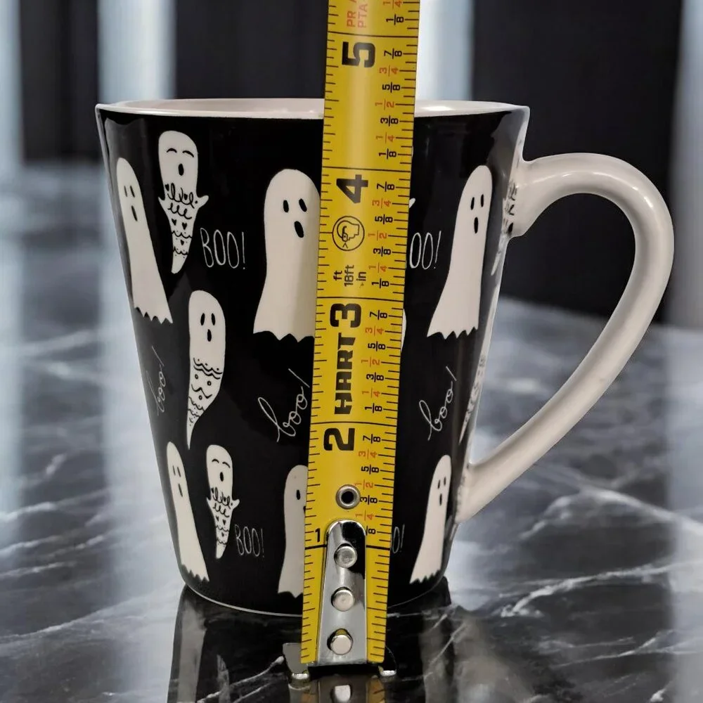 Sur la table Boo Ghost Black and White Coffee Tea Cup Mug